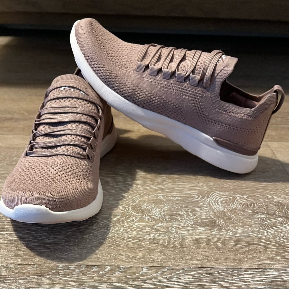 BRAND NEW $220 APL TechLoom Breeze Size 7